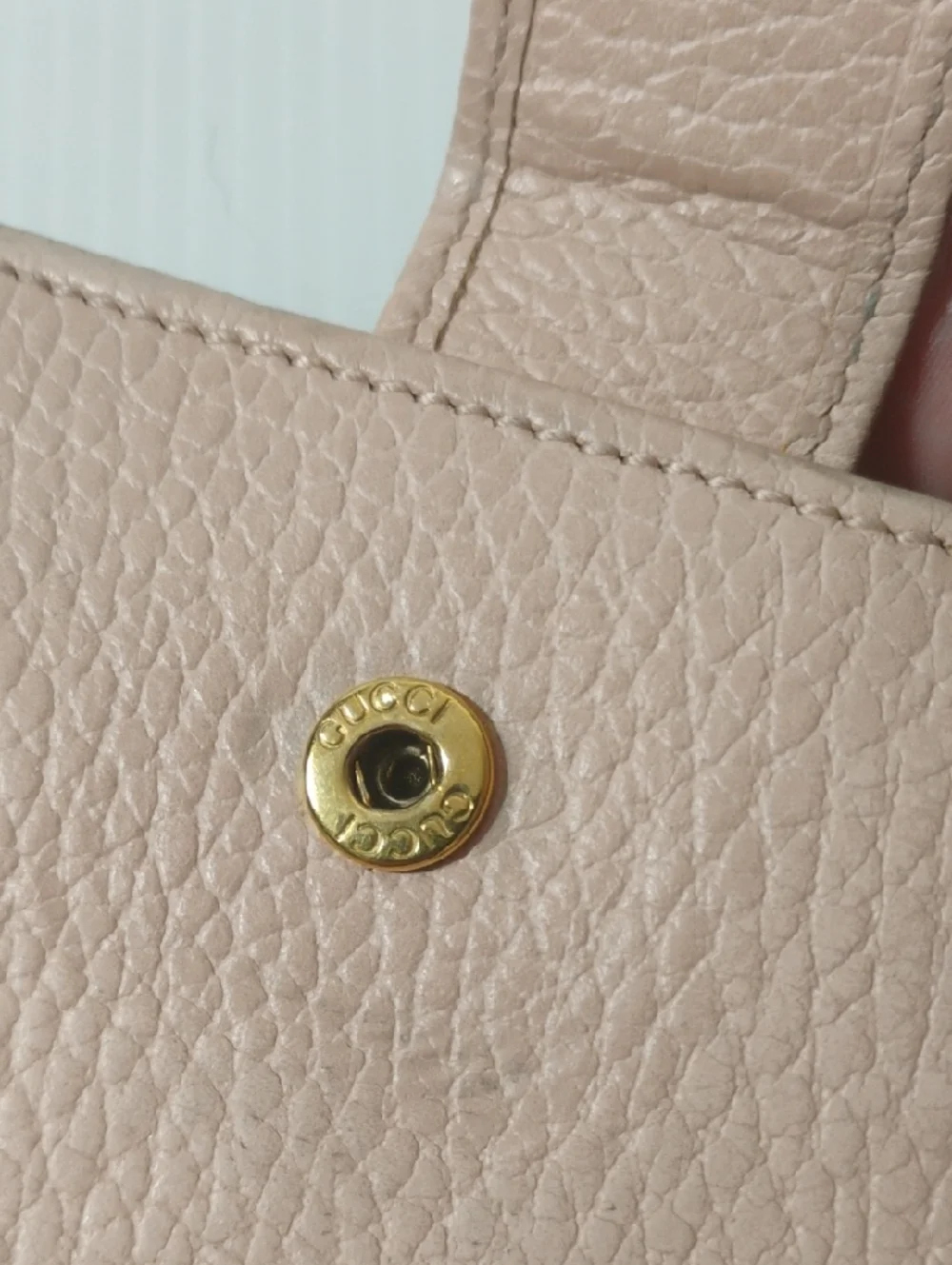 Gucci GG Marmont textured leather bifold wallet with gold-toned hardware W/Dusty - Picture 9 of 11
